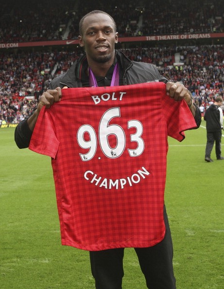 Usain Bolt là một fan cuồng của Quỷ đỏ thành Manchester và 'Tia chớp đen' đã đến cổ vũ cho Man United ở trận đấu đầu tiên trên sân nhà Old Trafford gặp Fullham.